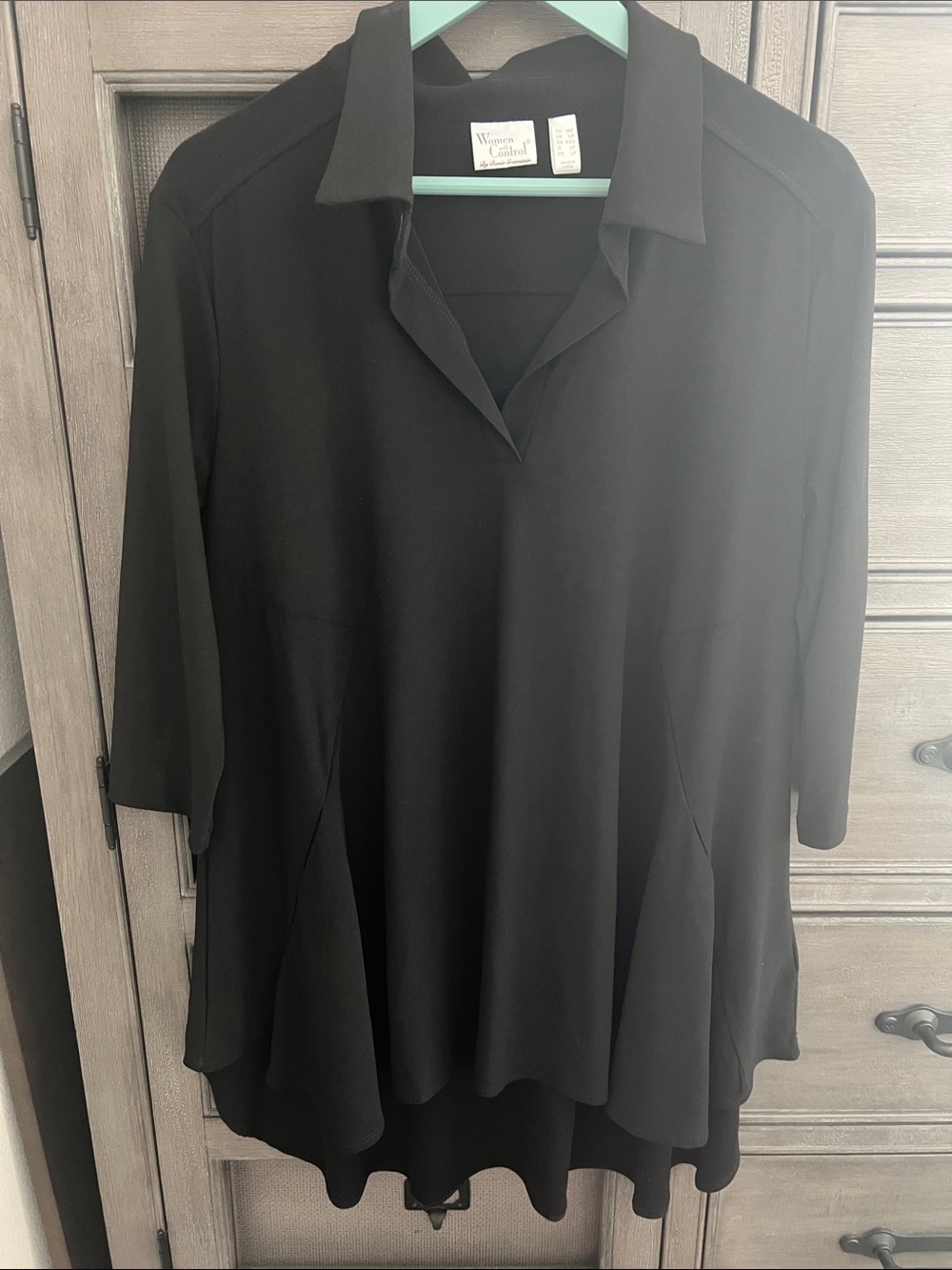Women with Control Black Collared V-Neck Swing Tunic with pockets